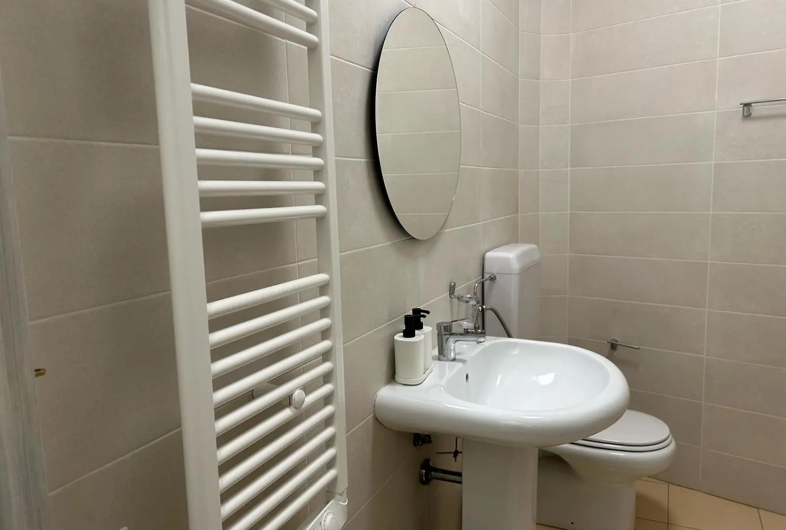 L'Affaire Du Collier Hotel Bergamo Guest house