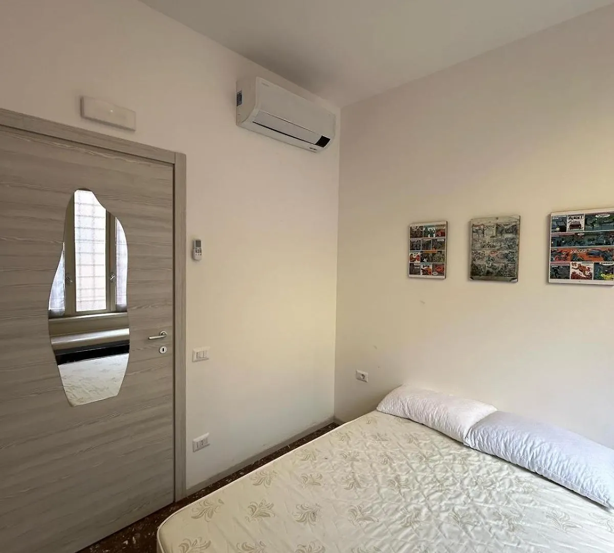 L'Affaire Du Collier Hotel Bergamo 0*,  Italy
